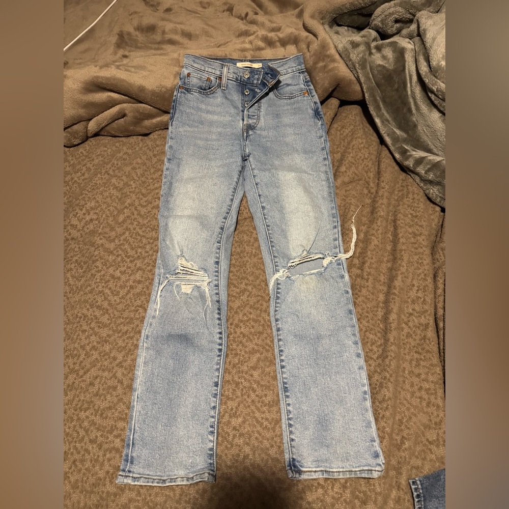 Women's Blue levi’s straight leg Distressed Jeans